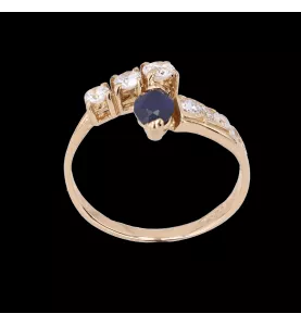 Bague or jaune saphir et pierres synthétiques