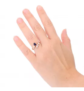 Bague or jaune saphir et pierres synthétiques