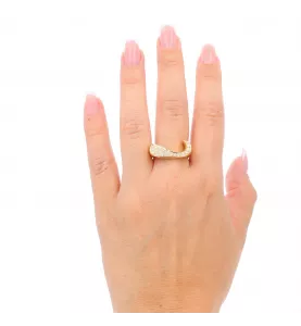 Yellow gold diamond ring
