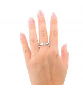 SOLITAIRE RING IN WHITE GOLD