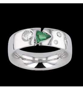 Palladium-Diamanten und Smaragdring