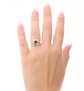 Anello vintage in oro rosa e rubino