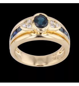 Yellow gold sapphire ring and diamonds