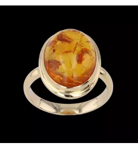 Anello in oro giallo e ambra