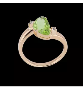 Anello in oro giallo con peridoto e diamanti