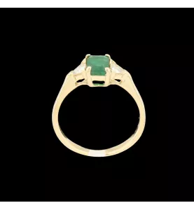 Anello in oro giallo con smeraldo e diamante