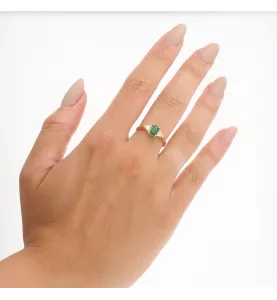 Anello in oro giallo con smeraldo e diamante