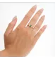 Anello in oro giallo con smeraldo e diamante