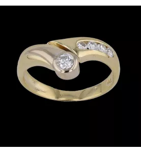 Anello in oro giallo con 5 diamanti