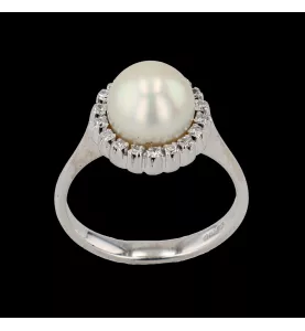 PEARL AND DIAMOND RING