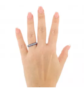 RING AUS GRAUGOLD MIT DIAMANTEN UND SAPHIREN