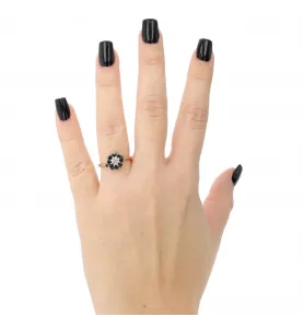 Ring aus Gelbgold mit Saphiren und Diamanten
