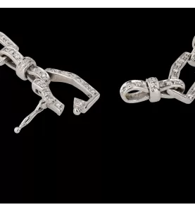 Bracelet knots white gold diamonds.