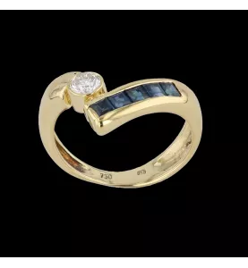 Ring aus Gelbgold mit Saphiren und Diamanten