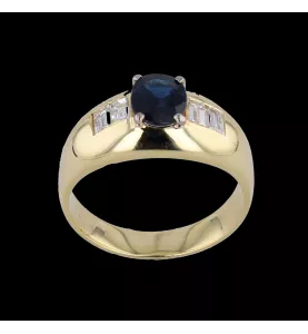 Anello con zaffiro e diamante in oro giallo