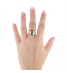 Ring aus Gelbgold mit Smaragden und Diamanten