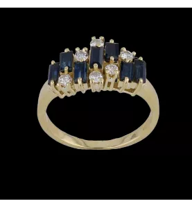 Ring aus Gelbgold mit Saphiren und Diamanten