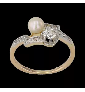 Anello con perle e diamanti in oro giallo