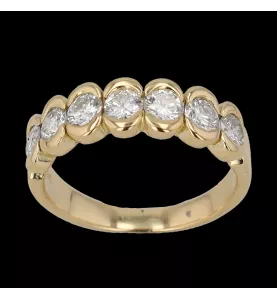 RING AUS GELBGOLD MIT 7 DIAMANTEN