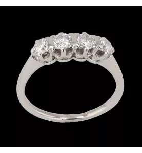 Anello in oro bianco con 4 diamanti