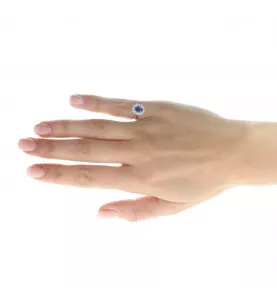 Anello in oro bianco con zaffiri e diamanti