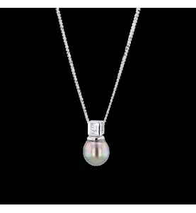 WHITE GOLD PEARL AND DIAMOND NECKLACE