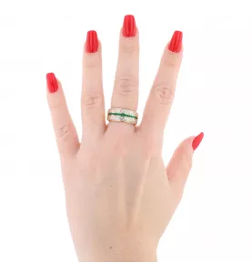 RING AUS GELBGOLD SMARAGD UND DIAMANTEN