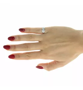 Ring aus Weissgold mit Diamanten