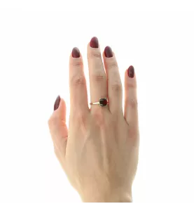 Yellow gold garnet ring